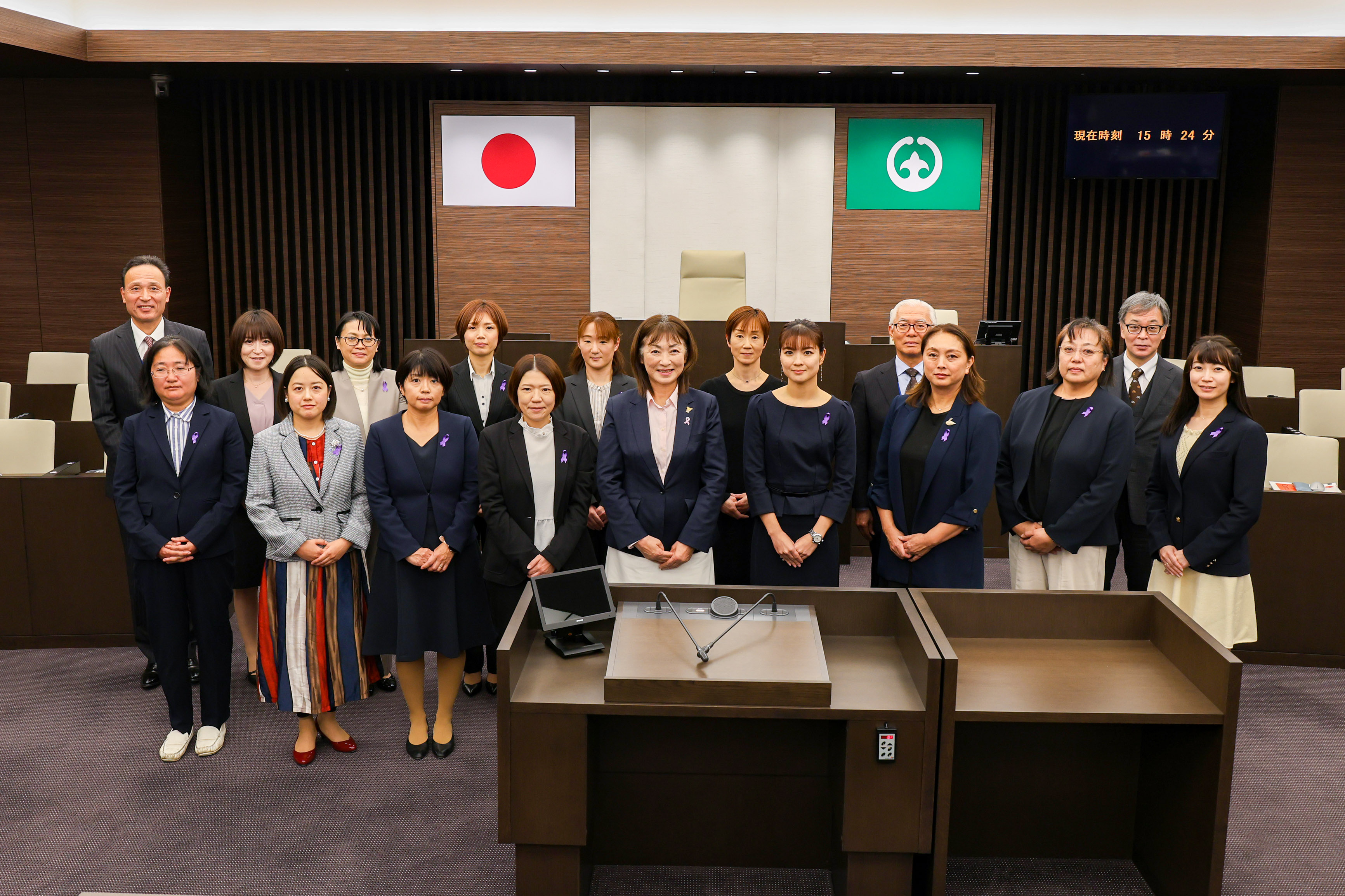 女性模擬議会集合写真