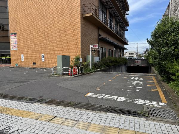 地下駐車場入口1