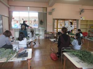 フラワーアレンジメント講座中