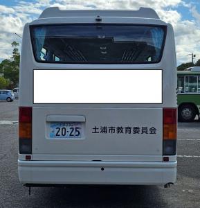 中型バス2025後ろからの写真