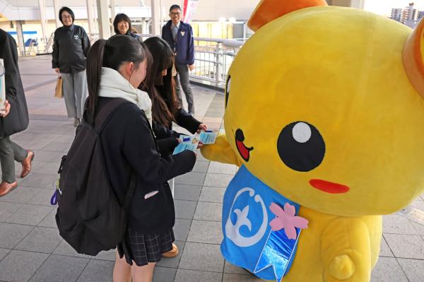 R7ブルーリボン街頭啓発1