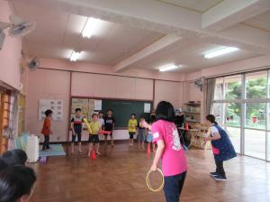 新治小学生ビクス輪投げ