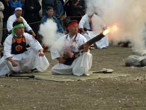 市指定文化財「抜山（ばっさん）銃」の演武